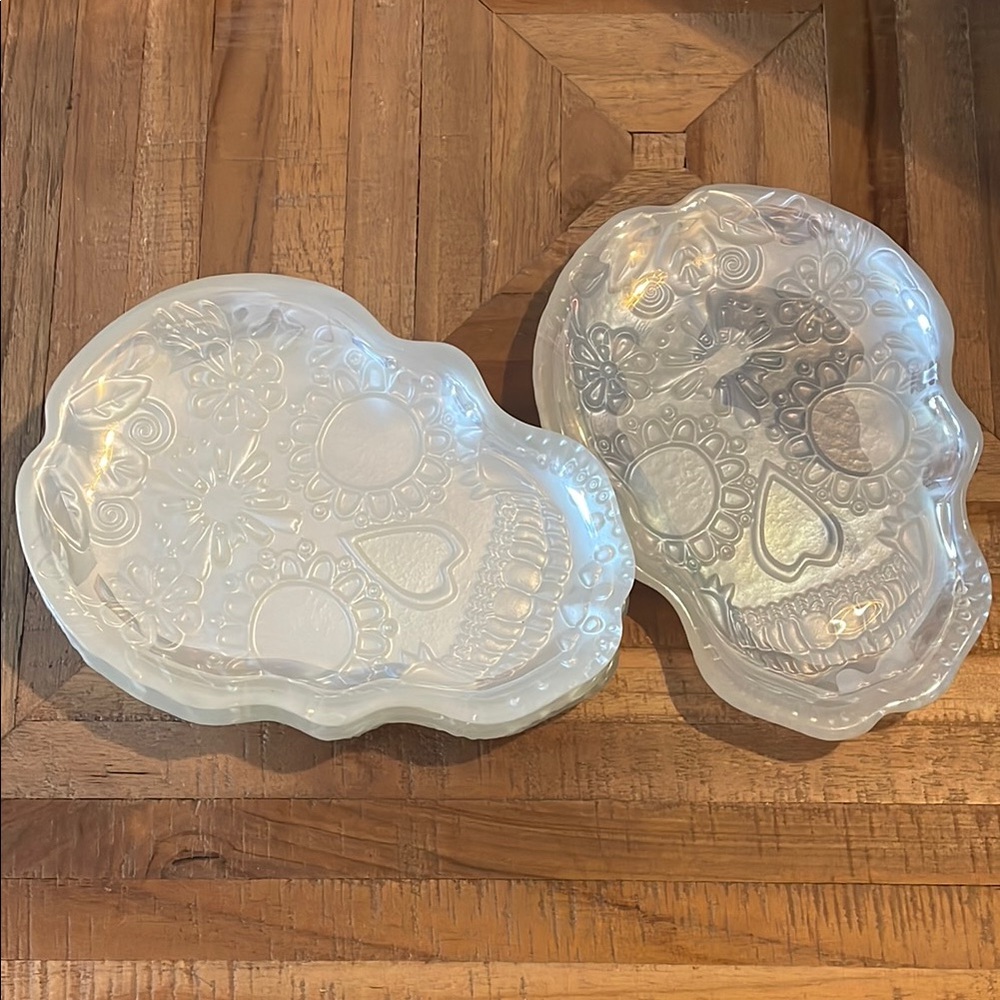 Skull Shaped Glass Plates